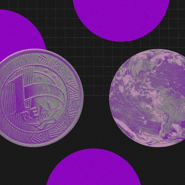 Orçamento de viagem: fundo preto com cinco grandes círculos roxos espalhados. Na frente, uma moeda de um real roxa e um globo terrestre roxo.