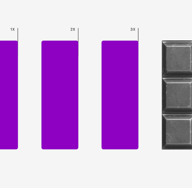Parcelamento de fatura: imagem mostra três retângulos roxos numerados em uma, duas e três vezes. Depois, uma barra de chocolate com linhas cortando as fileiras.