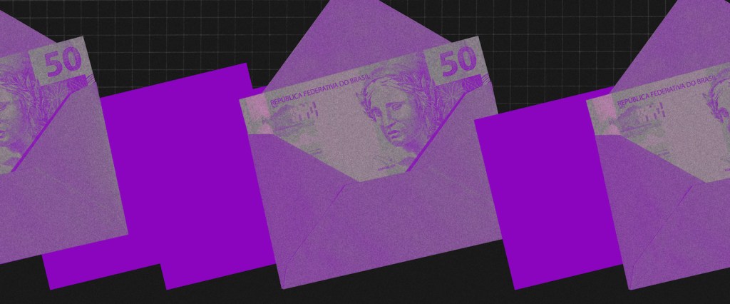 FGTS emergencial nascidos em dezembro: um envelope lilás com uma nota de 50 reais dentro, em um fundo preto e dois quadrados roxos ao lado