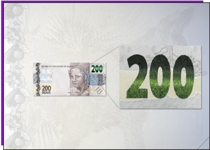 Detalhe da nota de 200 reais que mostra o número 200 com uma faixa brilhante verde ao meio