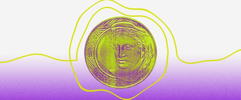 Imagem de uma moeda de 1 real em um fundo com degradê branco e roxo. Um fio amarelo circula a moeda ao longo da imagem.