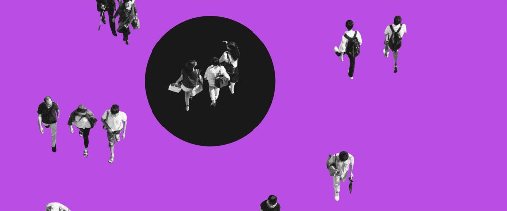 Quem é quem no Pix: Imagem de pessoas andando em um fundo roxo com um círculo preto