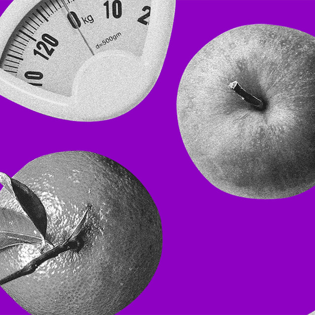 O que é faturamento: uma laranja e uma maçã vistas de cima sobre uma balança roxa
