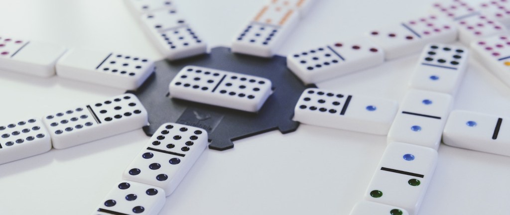 imagem de um jogo de dominó. Foto: Ryan Quintal