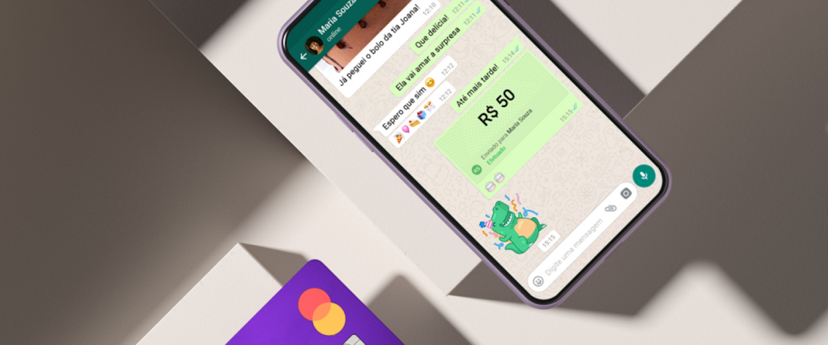 Problema pagamento no WhatsApp: montagem digital de um celular com o WhatsApp aberto e uma transação de 50 reais na tela e, ao lado, um cartão do Nubank