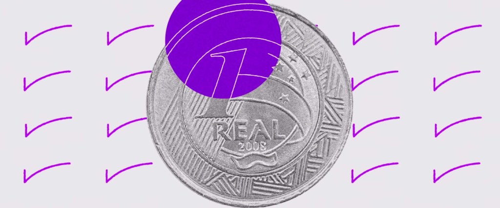 Em uma ilustração aparece no centro uma moeda de um real com um foco roxo na parte superior esquerda sobre fundo branco com pequenos tiques roxos
