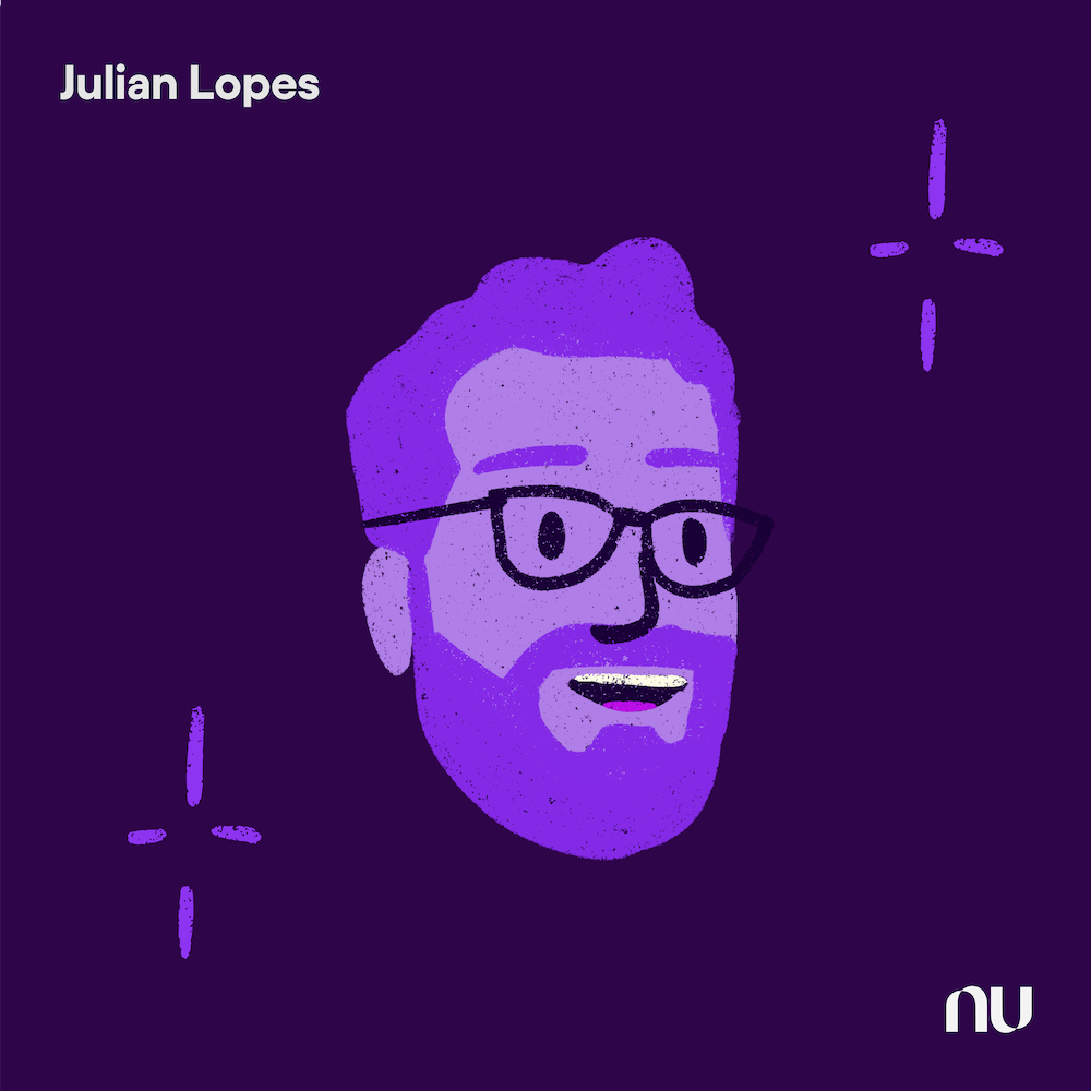 Dia do Cliente: No fundo roxo escuro, ilustração do rosto de Julian Lopes com o logo do Nu no canto inferior direito e o nome no canto superior esquerdo.