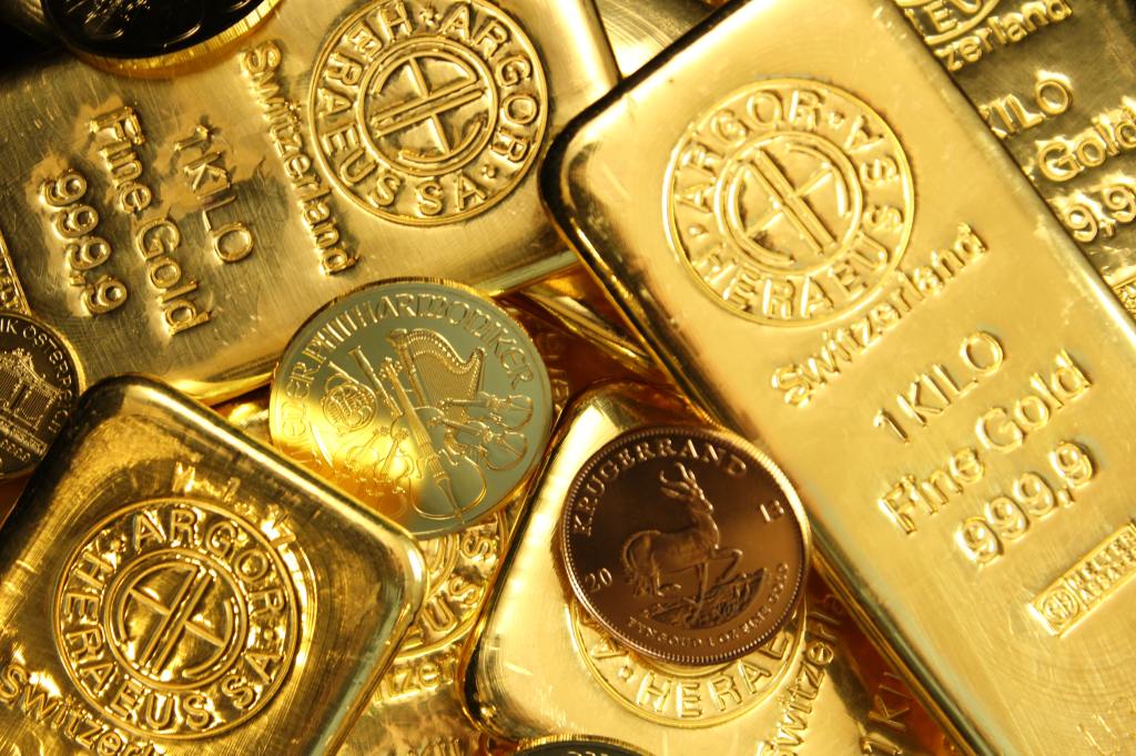 moedas e barras de ouro
