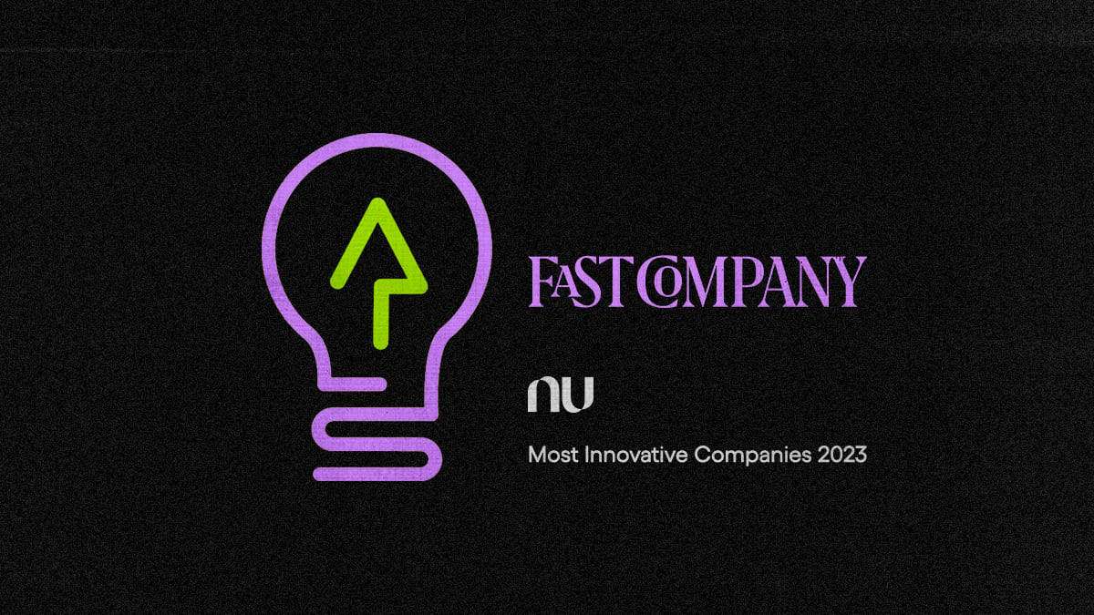 Imagem de fundo preto com a ilustração de uma lâmpada feita em traços rosas e verdes. Ao lado está o logo da revista Fast Company, o logo do Nubank e escrito "World's Most Innovative companies"