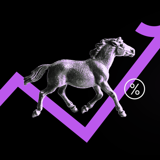 Imagem com fundo preto mostra um cavalo andando na direção de uma seta roxa que indica alta dos preços.