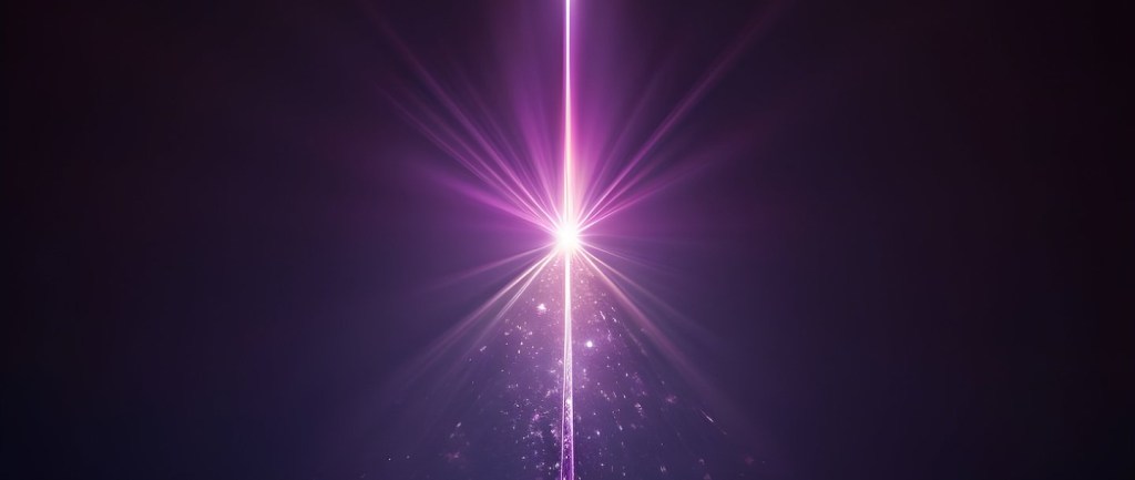 Foto mostra uma estrela de luz roxa na ponta de uma grande árvore de Natal. O fundo é escuro, como se fosse noite.