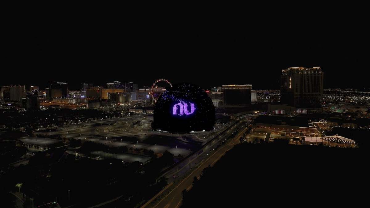 Quem são as pessoas que aparecem na campanha do Nubank que homenageia os 100 milhões de clientes na Exosphere, da Sphere de Las Vegas? 